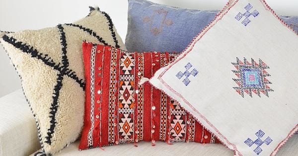 Comment décorer avec des coussins marocains?